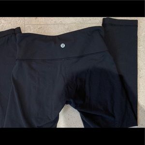 Lululemon black crop yoga pants